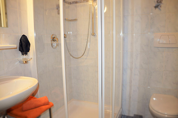 Ferien in Südtirol, Jausenstation Tall